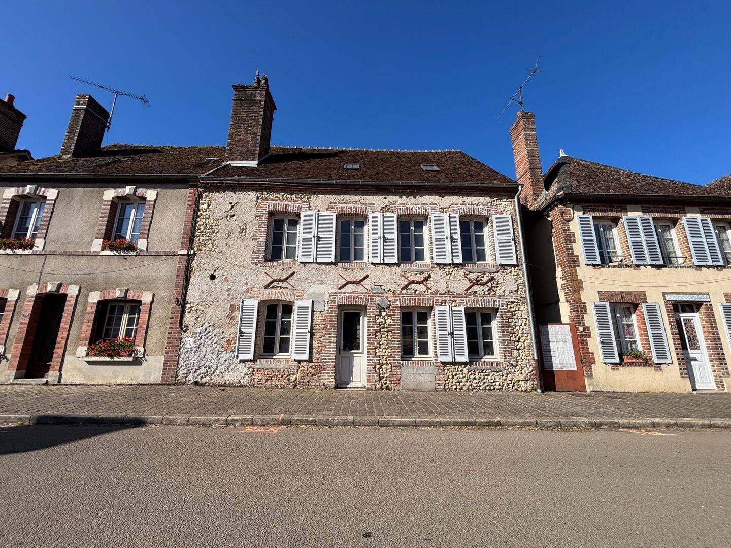 Maison 9 pièces 210 m² · à Mézilles · 210 m² · 227 000 €