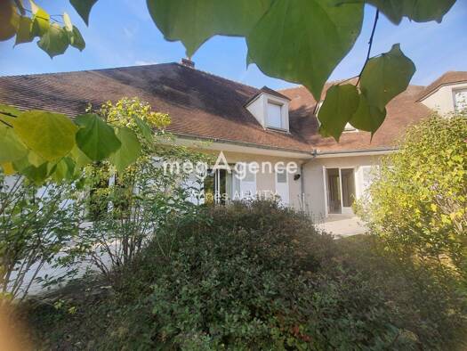 Maison à vendre 378 000 € 6 pièces 4 chambres 290 m² 2 801 m² de terrain Néris-les-Bains 03310