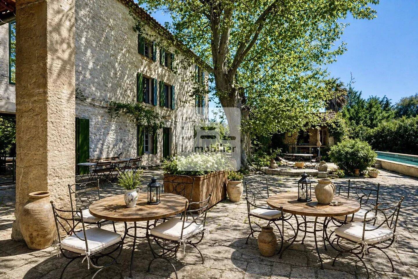 Maison 10 pièces 378 m² · à Tarascon · 377,9 m² · 1 185 000 €