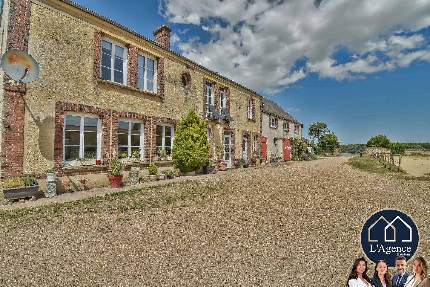 Maison 10 pièces 210 m² · à Châteauneuf-en-Thymerais · 210 m² · 524 000 €