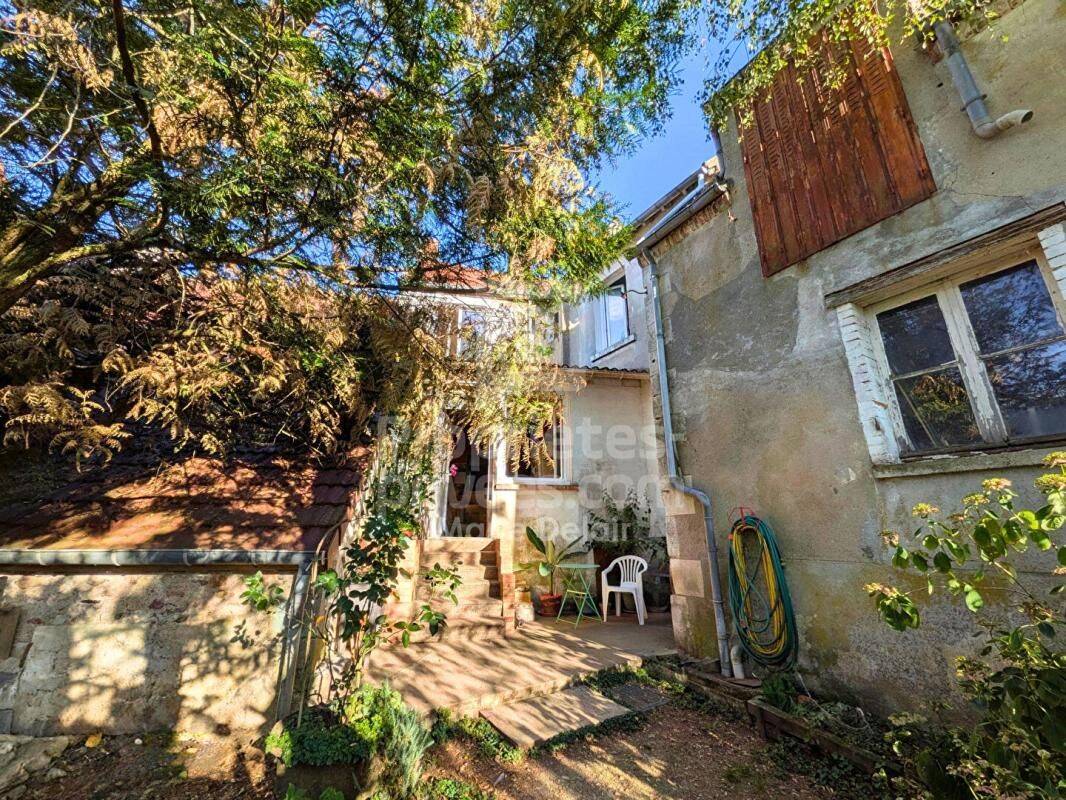 Maison 6 pièces 196 m² · à Saint-Andelain · 196 m² · 71 000 €