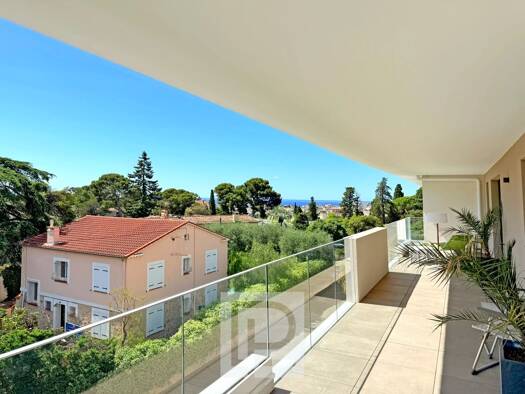 Appartement à vendre 995 000 € 3 pièces 2 chambres 92 m² Étage 3/3 Dolce Farniente Le Cannet 06110