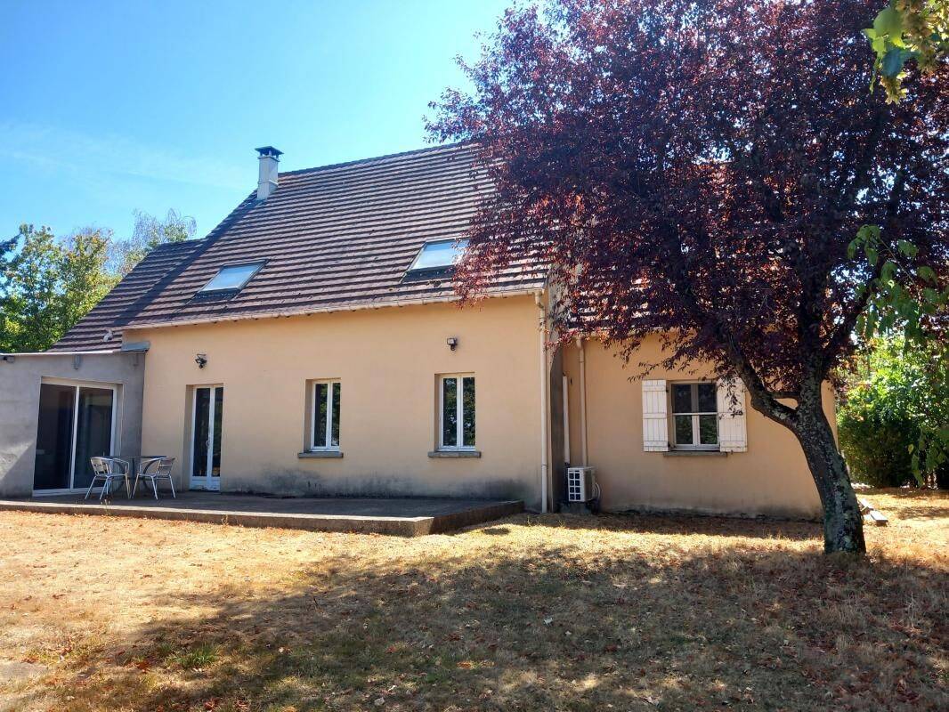 Maison 8 pièces 184 m² · à Saint-Romain-sous-Gourdon · 184 m² · 199 000 €