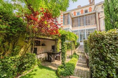 Hôtel particulier à vendre 2 730 000 € 15 pièces 6 chambres 454 m² 100 m² de terrain Bordeaux 33000