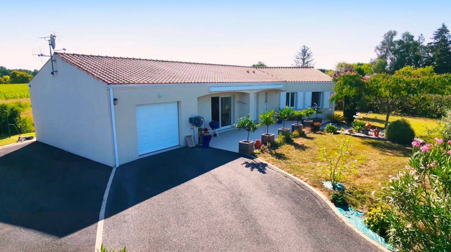 Maison 4 pièces 156 m² · à Saintes · 156 m² · 371 000 €