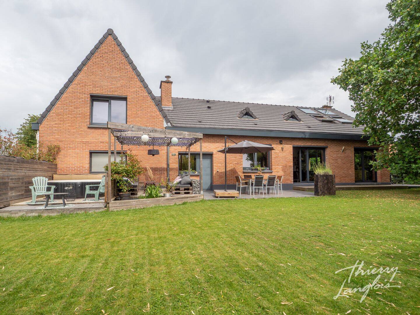 Maison 9 pièces 199 m² · à Chéreng · 199 m² · 780 000 €