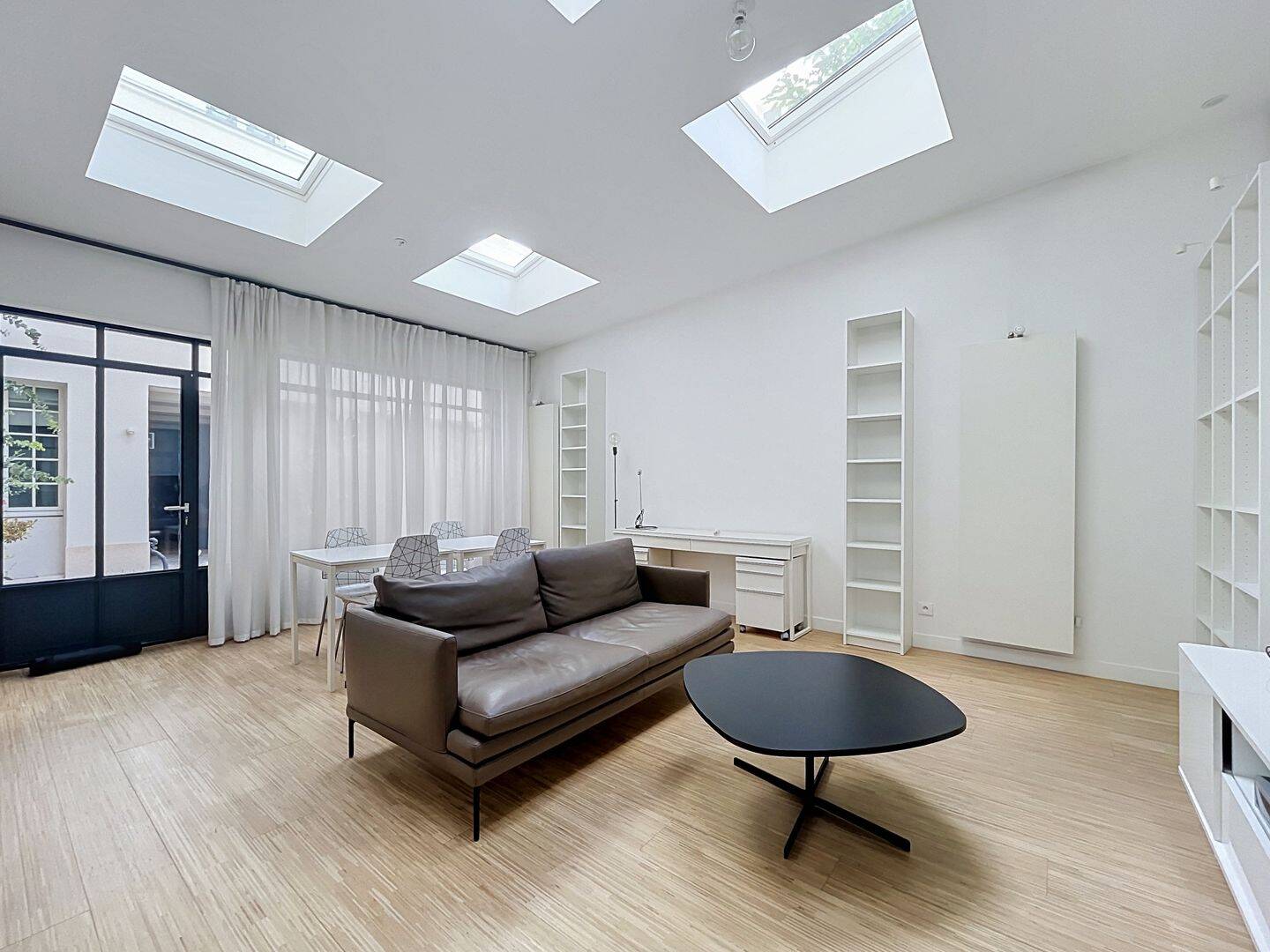Appartement 2 pièces 56 m² · à Paris 10ème Arrondissement · 56,1 m² · 2 320 €/mois