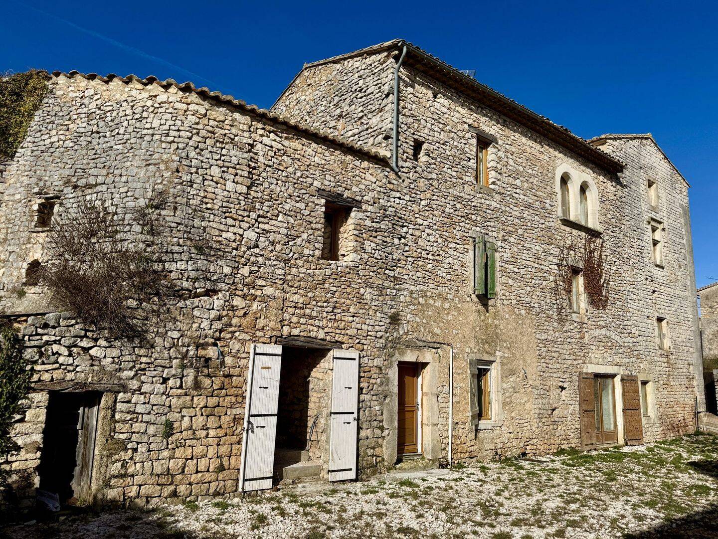 Appartement 5 pièces 145 m² · à Saint-Christol · 145 m² · 235 000 €