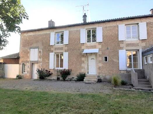 Maison à vendre 298 000 € 7 pièces 4 chambres 140 m² 950 m² de terrain Neuville-de-Poitou 86170