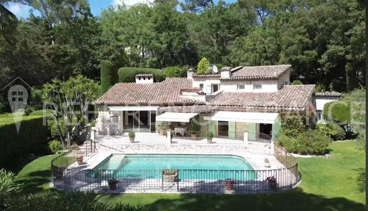 Maison 6 pièces 250 m² · à Mougins · 250 m² · 8 800 €