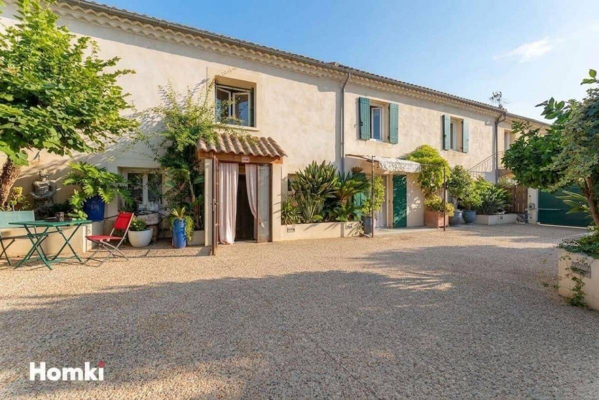 Maison 6 pièces 163 m² · à Redessan · 163 m² · 379 000 €