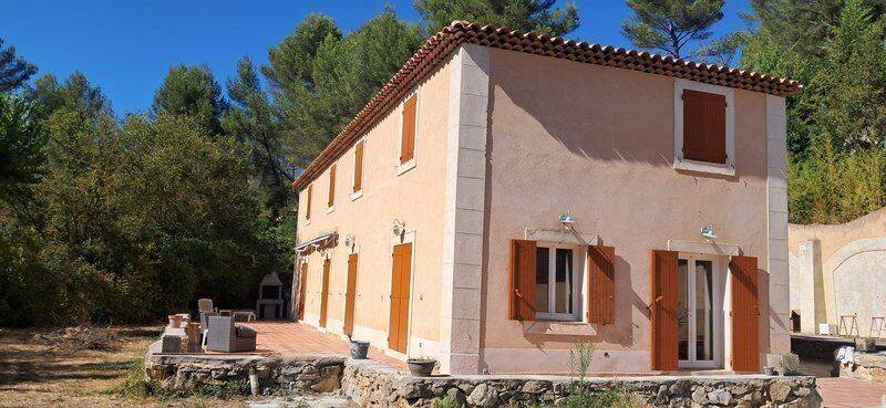 Maison 5 pièces 230 m² · à Marseille 11ème Arrondissement · 230 m² · 3 400 €/mois