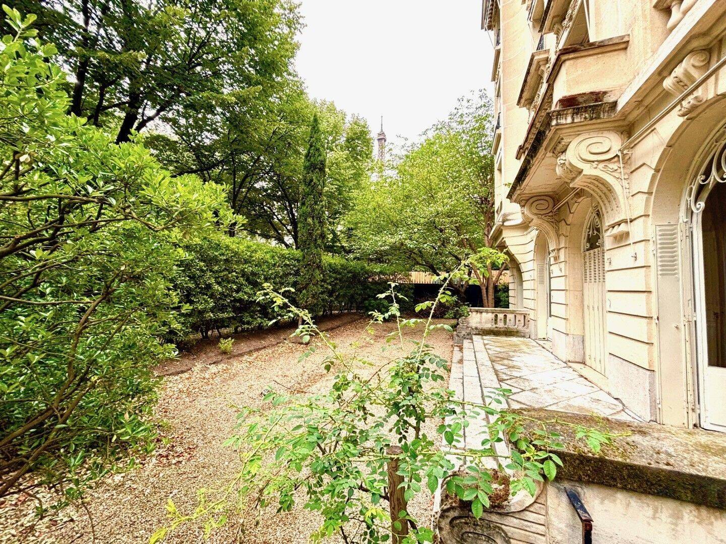 Appartement 6 pièces 236 m² · à Paris 7ème Arrondissement · 236 m² · 9 500 €/mois