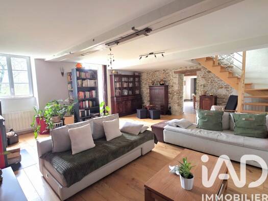 Maison à vendre 270 400 € 4 pièces 2 chambres 111 m² 2 412 m² de terrain Le Louroux-Béconnais 49370