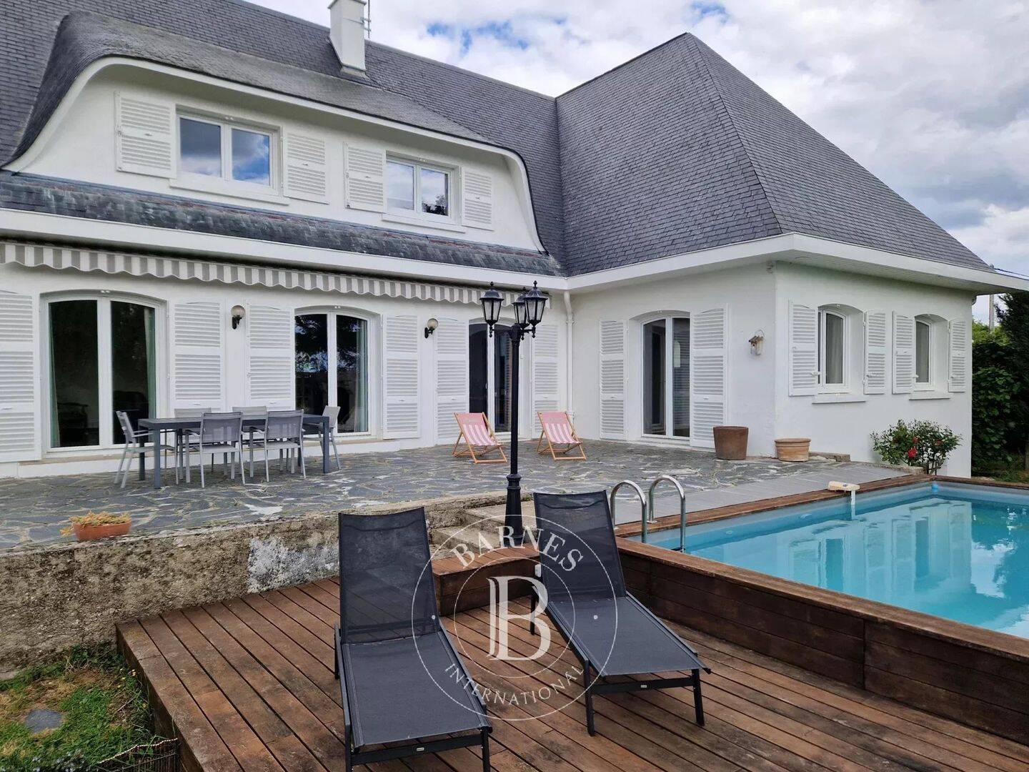 Maison 10 pièces 371 m² · à Neuville-sur-Oise · 371 m² · 1 180 000 €
