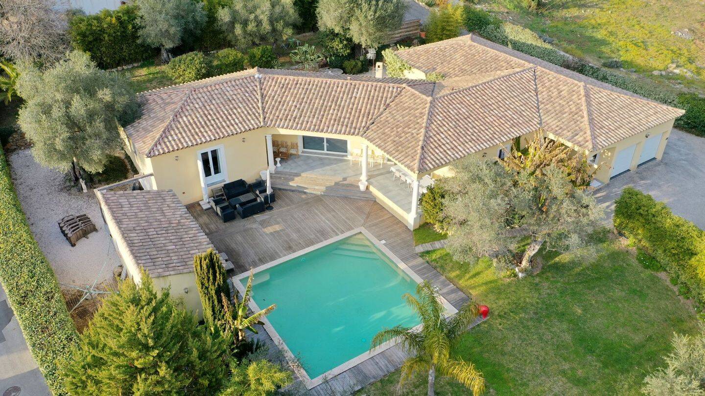 Maison 9 pièces 221 m² · à Solliès-Pont · 221 m² · 939 000 €