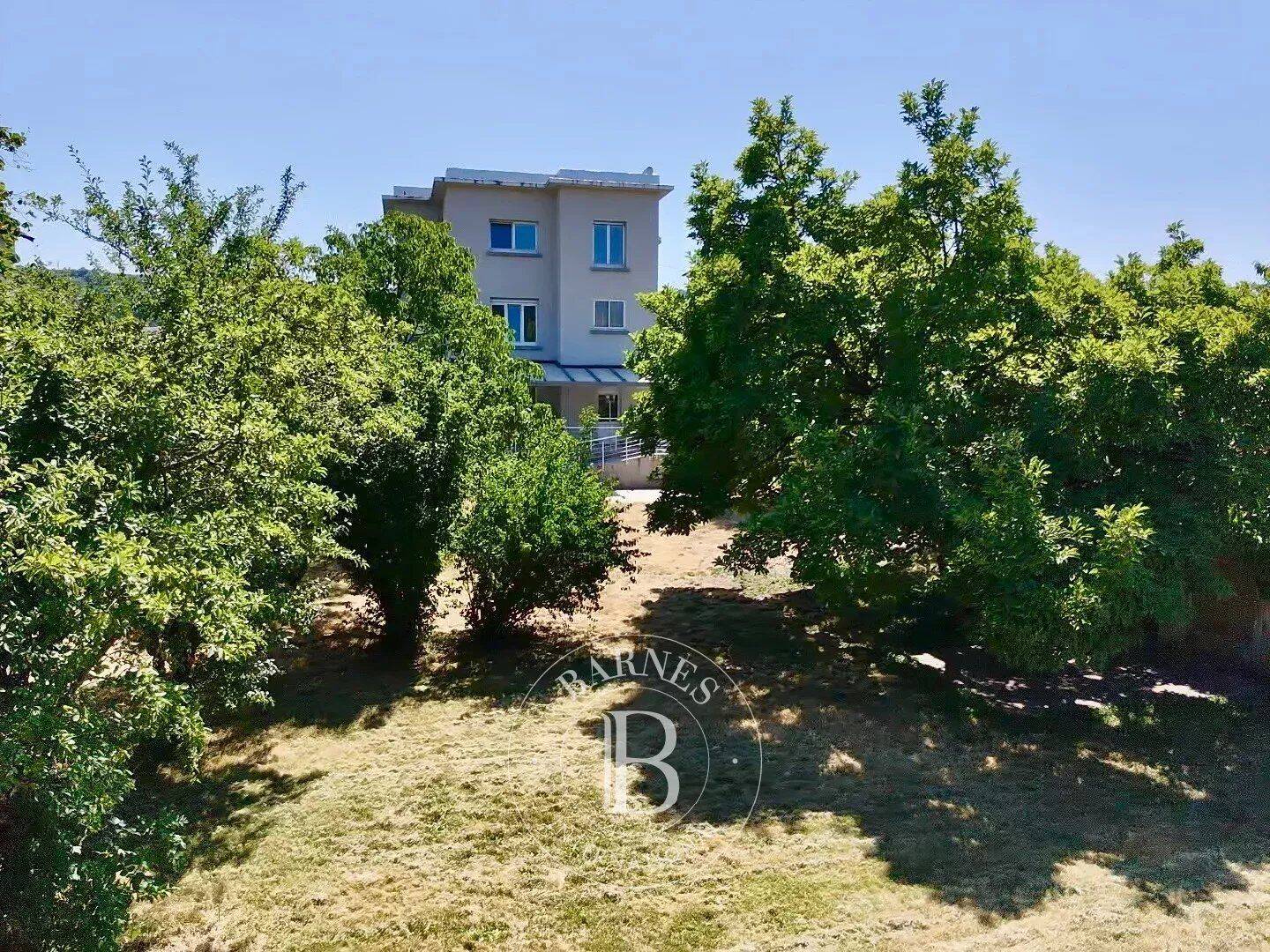 Maison 8 pièces 247 m² · à Belleville · 247,4 m² · 300 000 €