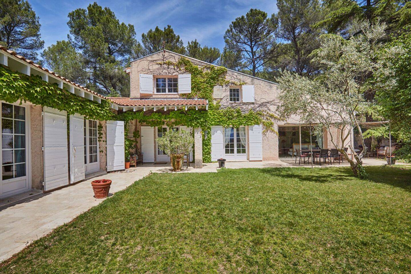 Maison 8 pièces 253 m² · à Aix-en-Provence · 253 m² · 1 490 000 €