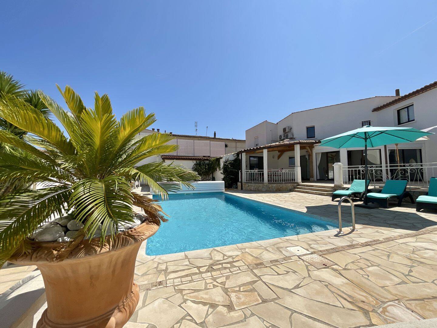 Maison 10 pièces 230 m² · à Bessan · 230 m² · 699 000 €