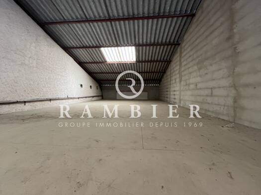 Local commercial à louer 1 270 € 132,7 m² de surface de vente Saint-Mathieu-de-Tréviers 34270