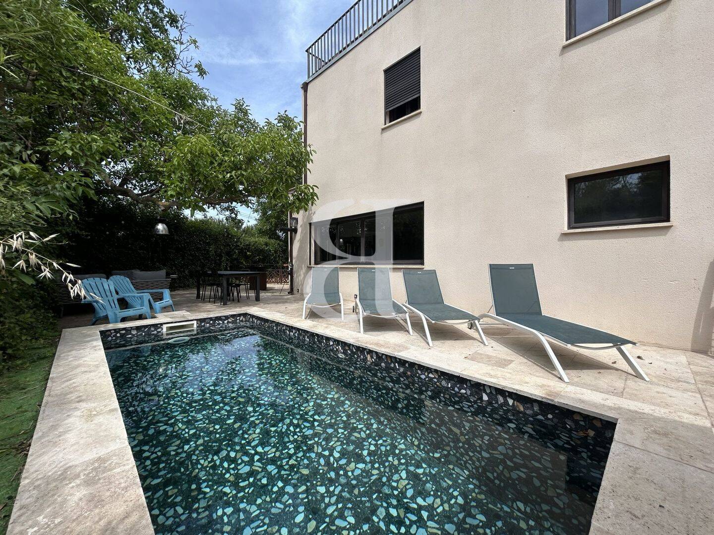 Maison 5 pièces 121 m² · à Le Thor · 121 m² · 449 000 €