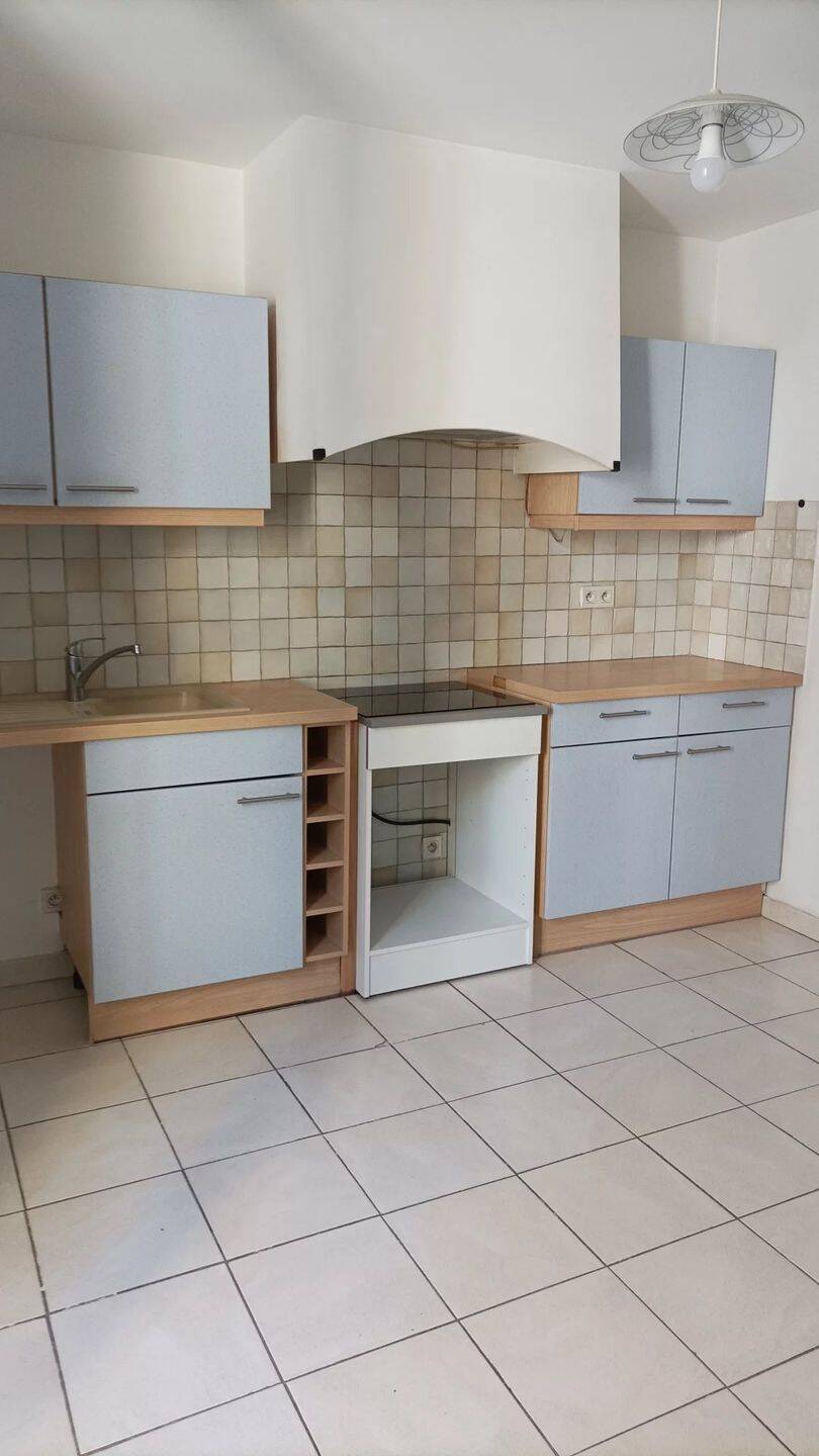 Appartement 2 pièces 29 m² · à Peyrolles-en-Provence · 28,5 m² · 503 €