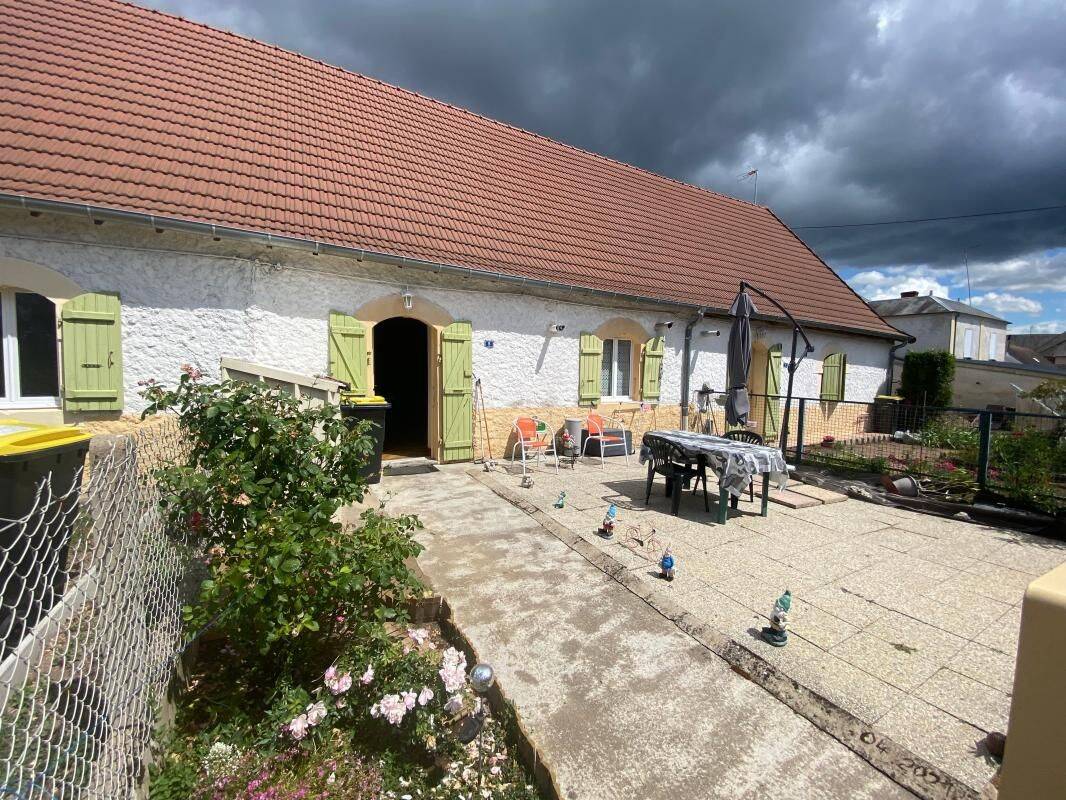 Maison 8 pièces 171 m² · à Saint-Léger-des-Vignes · 170,5 m² · 139 000 €