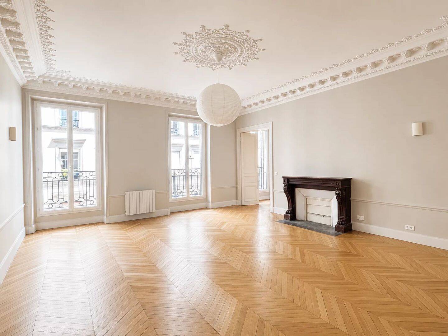 Appartement 6 pièces 156 m² · à Paris 8ème Arrondissement · 156 m² · 6 900 €