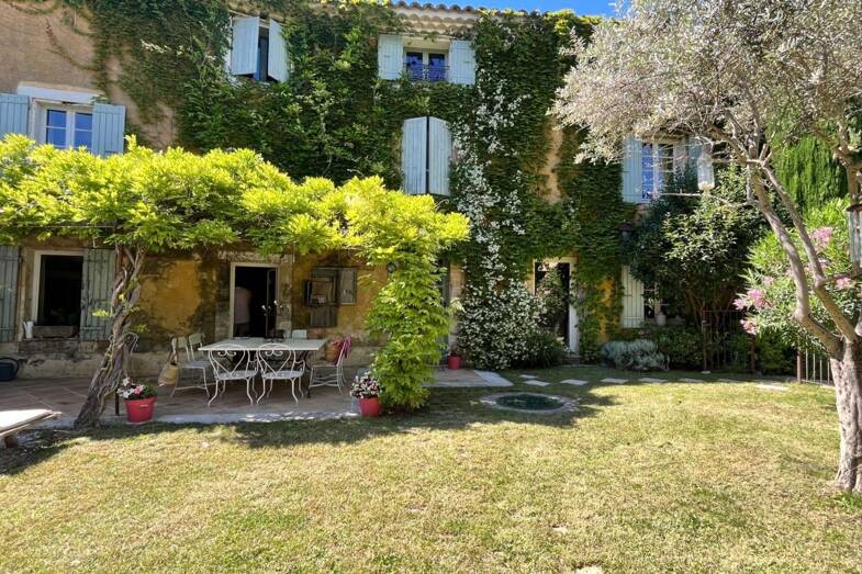 Mas à vendre 949 000 € 8 pièces 6 chambres 316 m² 462 m² de terrain Saint Didier 84210