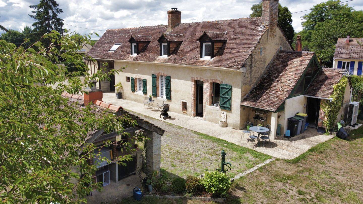 Maison 6 pièces 151 m² · à Parigné-l'Évêque · 151 m² · 285 000 €