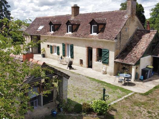 Maison de plain-pied à vendre 285 000 € 6 pièces 3 chambres 151 m² 21 319 m² de terrain Parigné-l'Évêque 72250