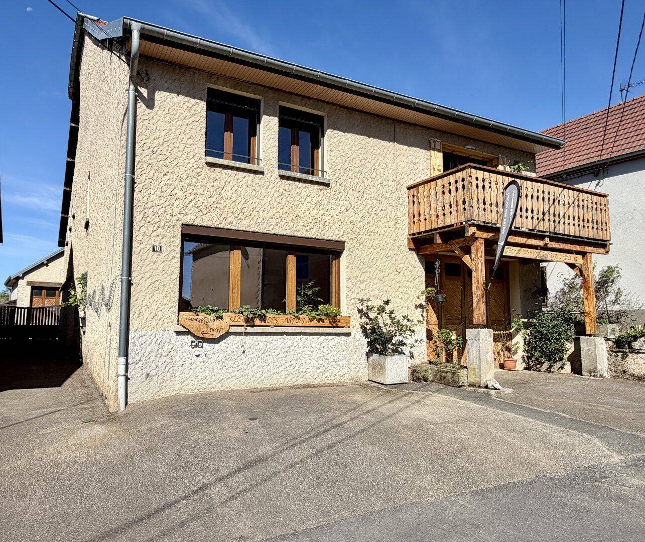 Maison 10 pièces 190 m² · à Uzelle · 190 m² · 236 500 €
