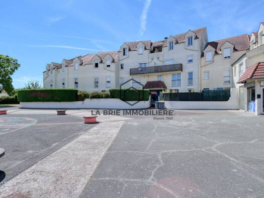 Appartement à vendre - Première occupation 239 000 € 3 pièces 2 chambres 68 m² Étage 2/3 Vieux Village-Murs du Parc Marolles-en-Brie 94440