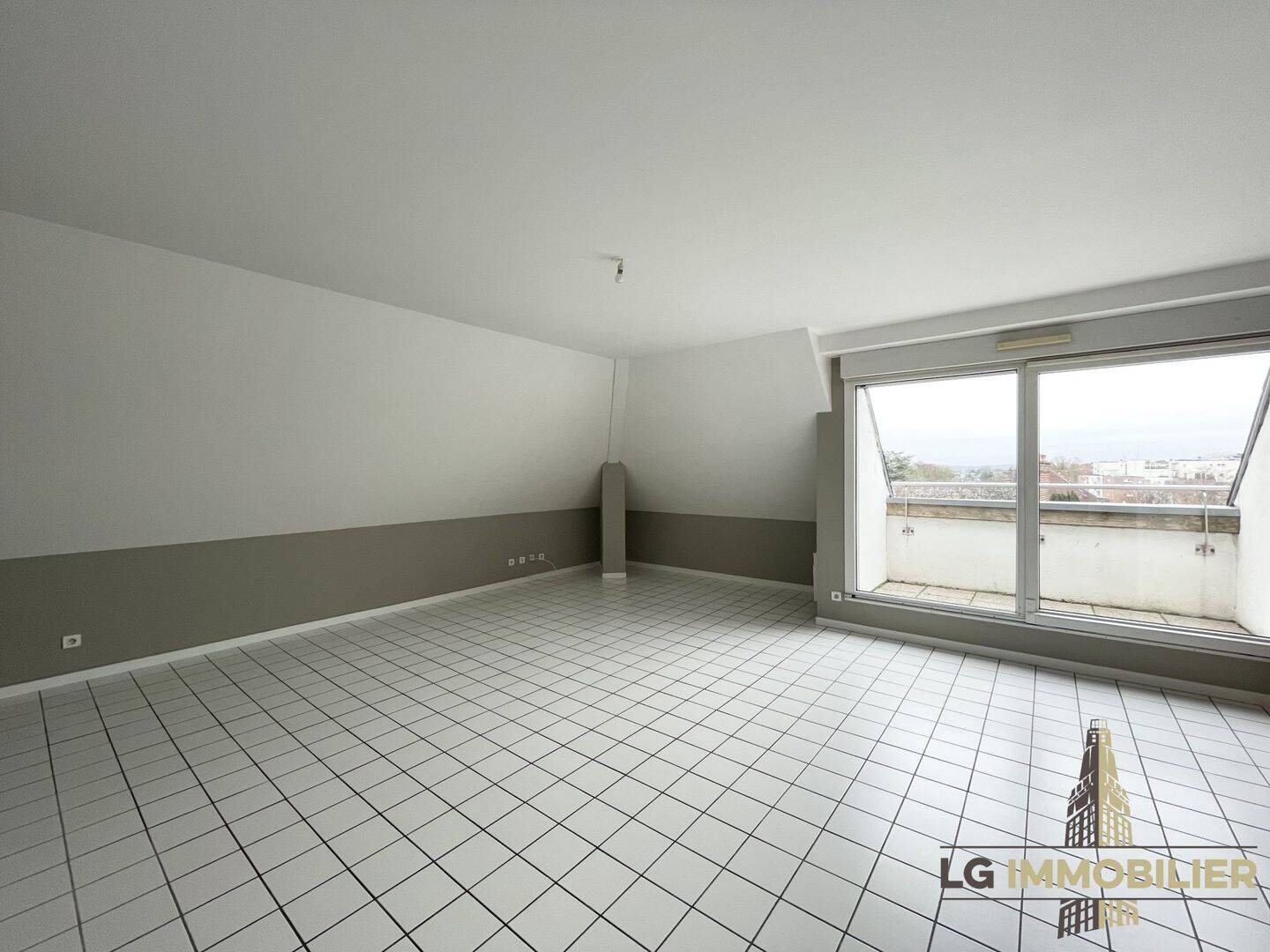 Appartement 3 pièces 76 m² · à Amiens · 76 m² · 990 €