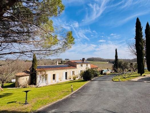 Maison à vendre 577 000 € 7 pièces 4 chambres 211 m² 2 187 m² de terrain Villegouge 33141