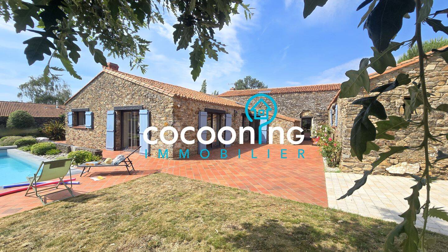 Maison 7 pièces 234 m² · à Le Landreau · 234 m² · 689 990 €