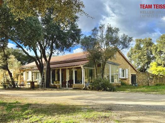 Maison à vendre 1 400 000 € 11 pièces 4 chambres 205 m² 8 100 m² de terrain Grans 13450