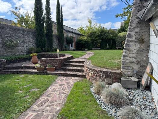 Maison à vendre 770 000 € 11 pièces 7 chambres 295 m² 535 m² de terrain Crossardière Laval 53000