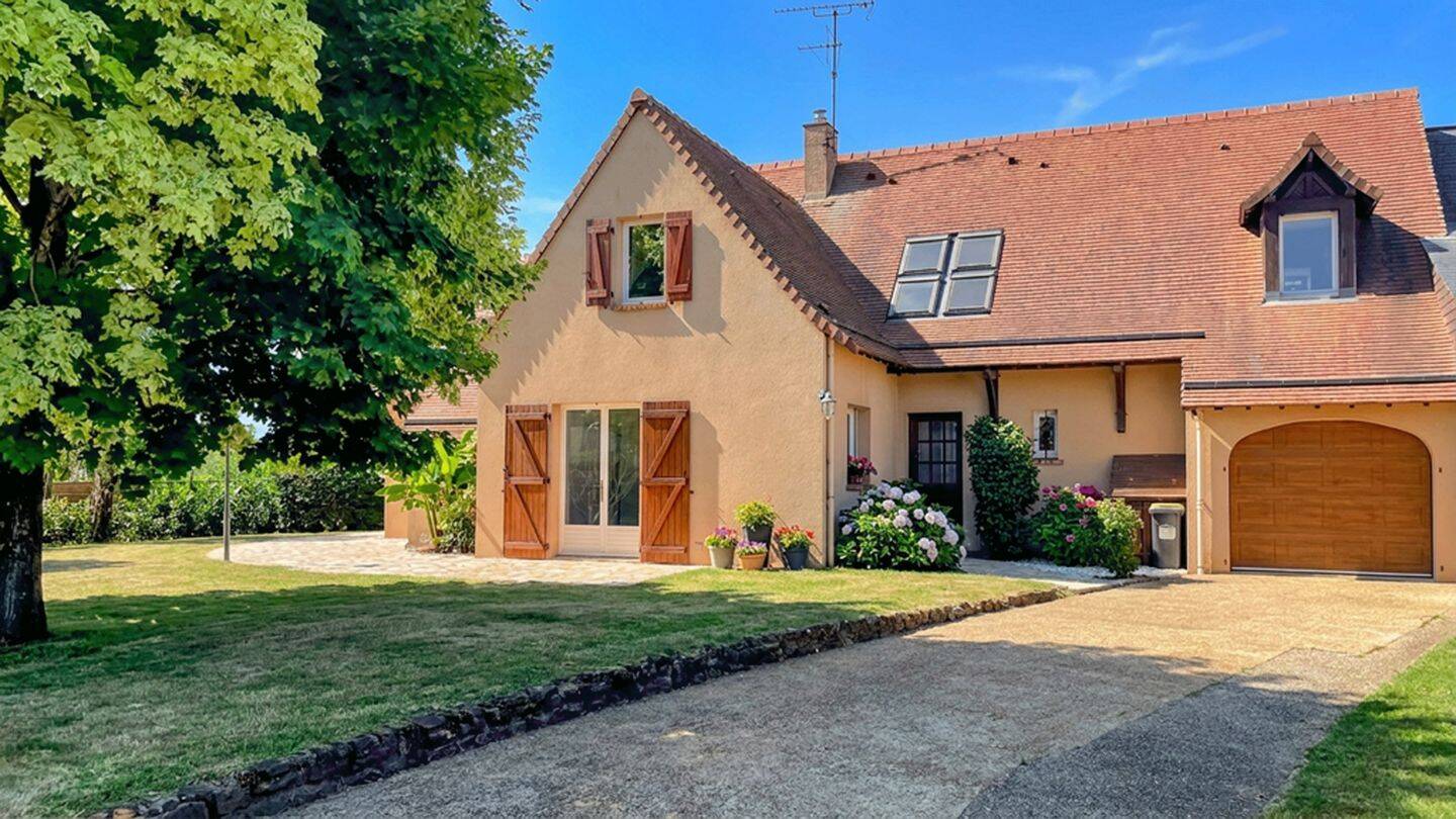 Maison 7 pièces 180 m² · à La Bazoge · 180,2 m² · 1 200 €