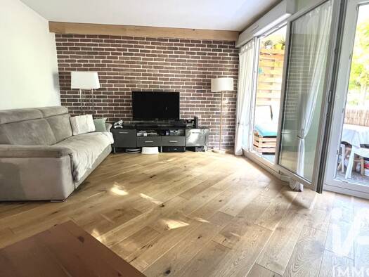 Appartement à vendre 282 000 € 4 pièces 2 chambres 76 m² RDC/3 Le Village Montigny-le-Bretonneux 78180