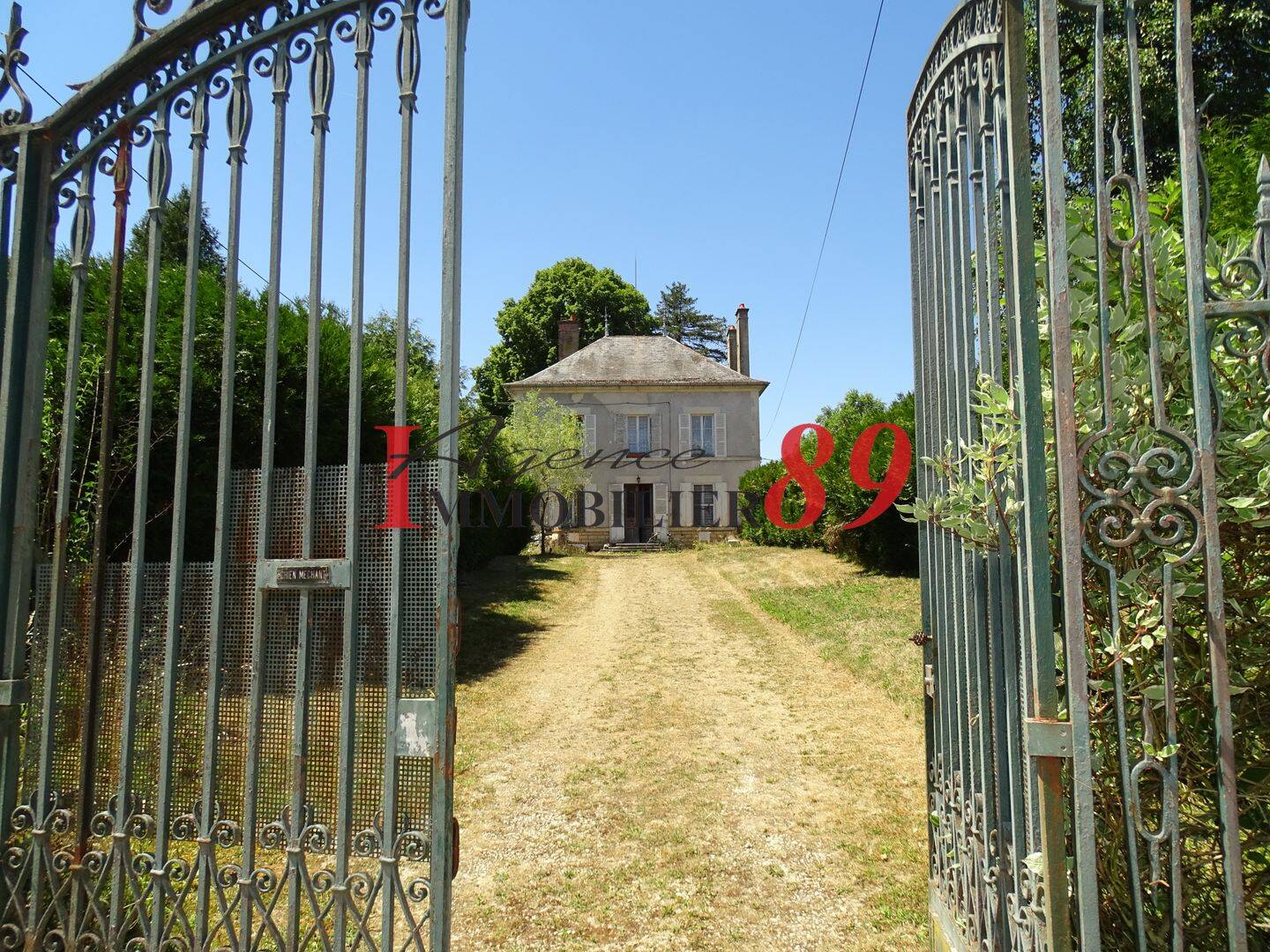 Maison 10 pièces 229 m² · à Brion-sur-Ource · 228,6 m² · 160 000 €