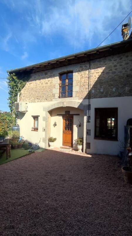 Maison 6 pièces 155 m² · à Piégut-Pluviers · 155 m² · 186 000 €