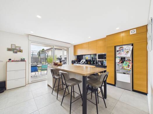 Appartement à vendre 340 000 € 4 pièces 3 chambres 83 m² RDC/1 Porte-de-Savoie 73800