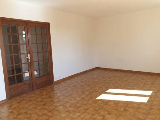 Appartement à louer 740 € 3 pièces 2 chambres 70,8 m² Étage 1/3 Nord Gisors 27140