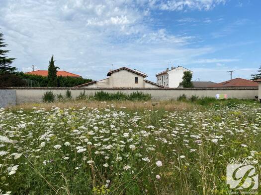 Terrain constructible viabilisé à vendre 159 900 € 536 m² de terrain Loyettes 01360