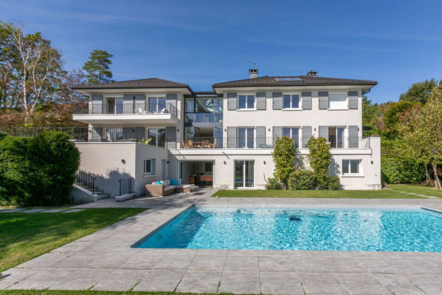 Maison 14 pièces 448 m² · à Grilly · 448 m² · 3 750 000 €