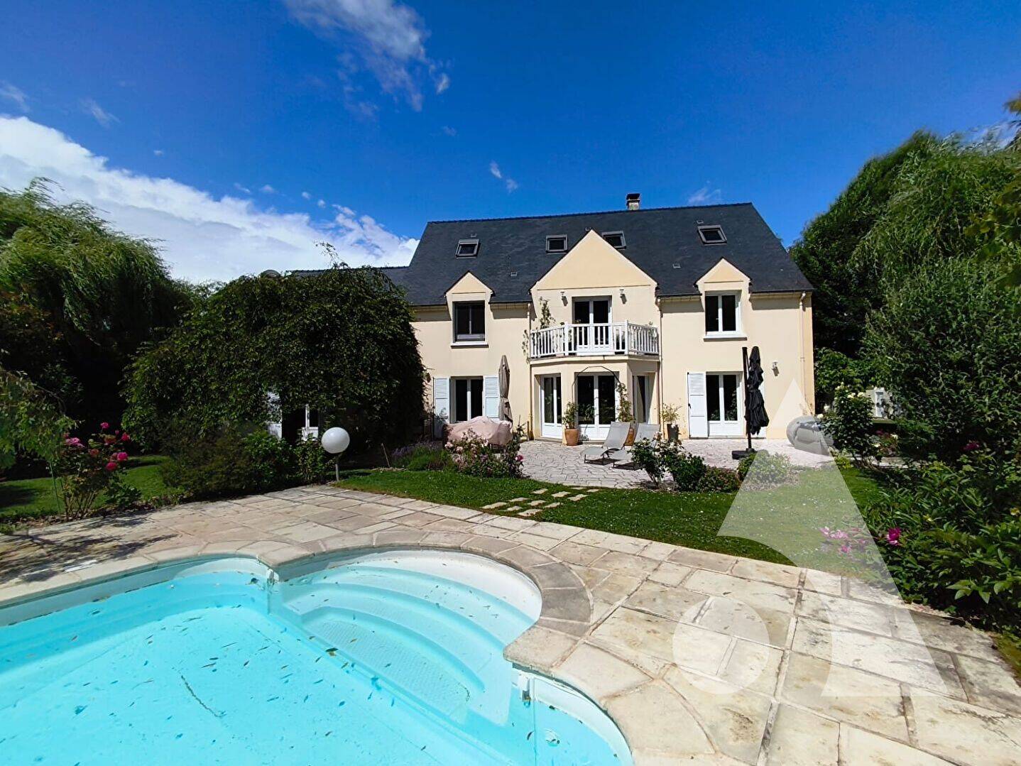 Maison 8 pièces 274 m² · à Pierrefonds · 274 m² · 863 000 €