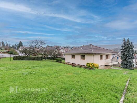 Maison à vendre 227 000 € 5 pièces 2 chambres 101 m² 1 639 m² de terrain Nord Lons-le-Saunier 39000