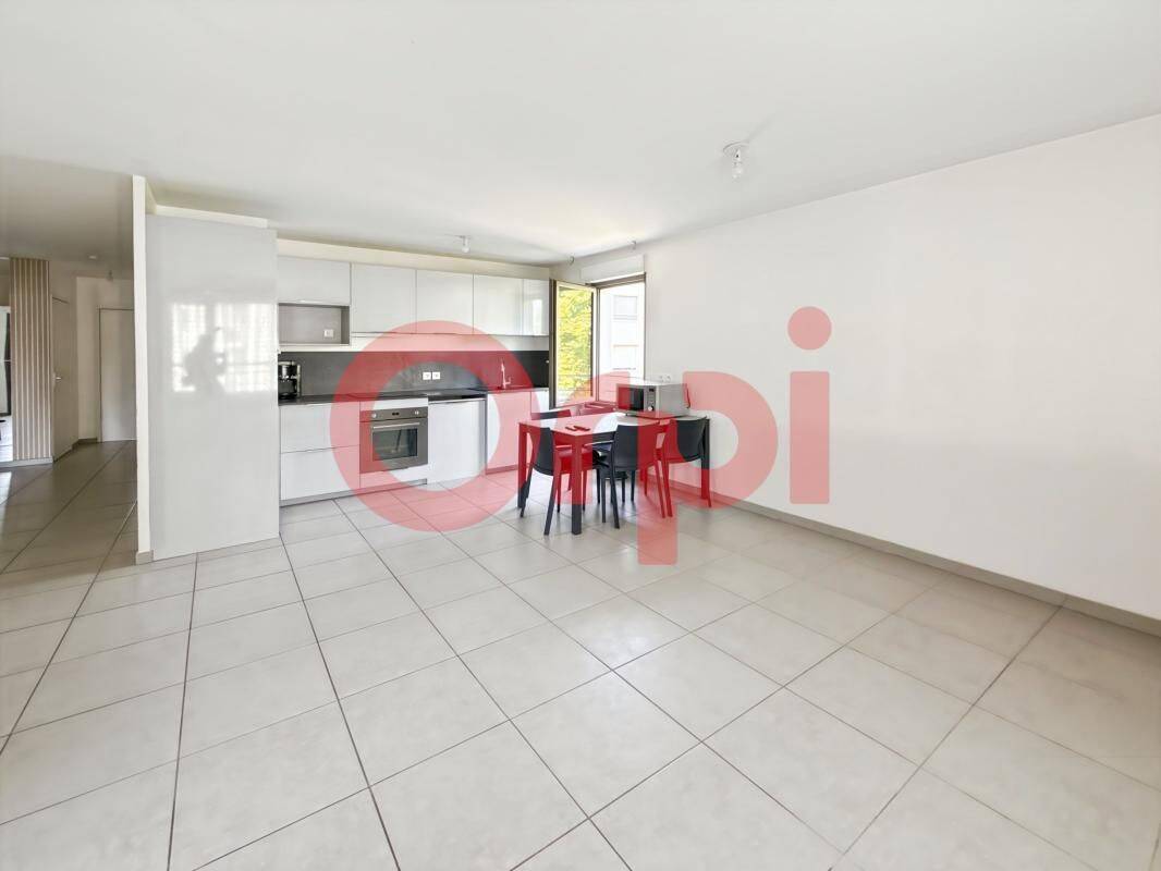 Appartement 4 pièces 81 m² · à Lyon 8ème Arrondissement · 80,8 m² · 1 348 €
