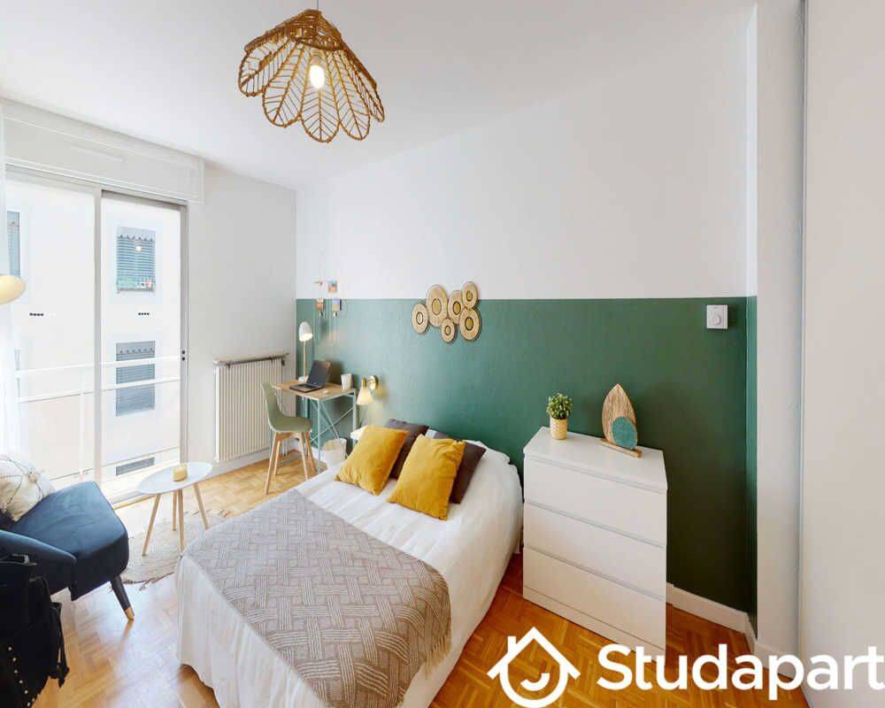 1 pièce 14 m² · à Lyon 7ème Arrondissement · 14 m² · 825 €